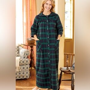 Vintage Vermont Country Store 100% cotton flannel snap front robe plaid